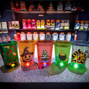 כוסות סיפי מפלסטיק עם תאורת לד לחג ליל כל הקדושים, לחג המולד, לראש השנה הסיני, למסיבות, למתנות, למשקאות - Product Image 3