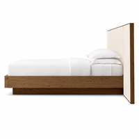 Lit plateforme en bois rustique style ferme avec tête de lit à panneaux larges pour chambre principale, villa, hôtel, complexe hôtelier, chambre d'hôtes, appartement