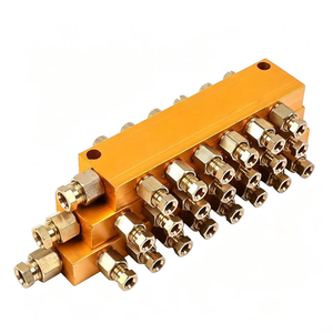<span class=keywords><strong>Diviseur</strong></span> d'huile en laiton à 6 voies avec vannes <span class=keywords><strong>de</strong></span> régulation <span class=keywords><strong>de</strong></span> débit réglables pour la lubrification des machines d'emballage et des systèmes <span class=keywords><strong>de</strong></span> convoyage - Product Image 1