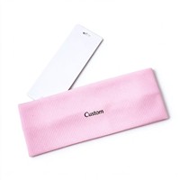 Headband Rajut dengan Latar Belakang Putih