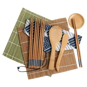 Neuzugang 2021 Heimküche Sushi-Geschirrmatte Löffel Häkel Messerset Bambus-Sushi-Herstellungs-Set