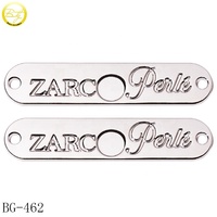 Étiquettes de logo creuses de bikini imperméables étiquettes de couture de lettre d'or personnalisées accessoires de maillot de bain plaque de lettre en métal pour tapis