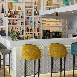 طاولة بار بتصميم ماسي للفنادق ومحطات القهوة والبوفيهات وطاولات السلطة للمطاعم - Product Image 1