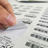 Étiquettes adhésives à bas prix d'usine, papier vinyle, code QR, code-barres, impression d'étiquettes en rouleau