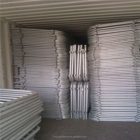 Barrière de contrôle des foules de haute qualité, 1,8 m de haut, galvanisée à chaud, écologique, avec pieds fixes en bois traité thermiquement pour chantier de construction