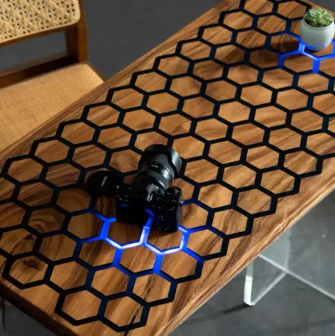 Mesas de madeira maciça com sensor de luz, pedidos personalizados, mesas de resina epóxi, lâmpada LED ativada