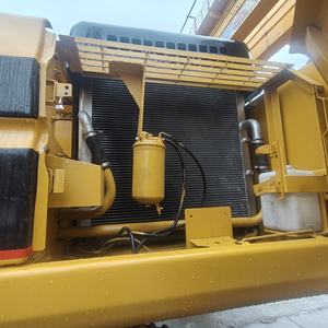 Excavadora de cadenas usada Cat 330BL de 30 toneladas, en buen estado de funcionamiento, original japonesa, enfocada en componentes centrales del motor. - Product Image 5