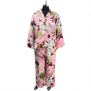Conjunto de ropa de dormir de satén elegante de lujo para mujer, conjunto de pijamas con estampado de tela suave, hermoso patrón, tamaños personalizables, Primavera/Verano - Product Image 5