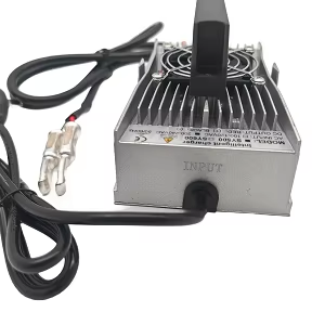Cargador Inteligente de Batería de Plomo-Ácido LiFePO4 de 12.8V 20A 4S 14.6V con Apagado Automático para Autocaravanas y Campers - Product Image 2