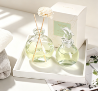 Diffuseur d'arômes sans flamme en verre luxueux, offrant une fragrance longue durée, emballage en verre ambré, bouteille d'aromathérapie