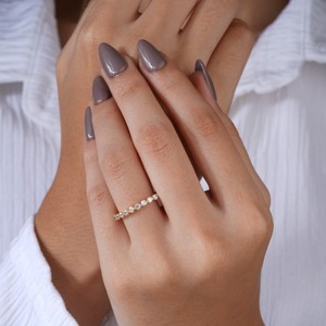 Anillo de Eternidad Clásico con Diamantes Redondos para Mujer, Elegante Anillo de Bodas de Oro, Joyería Nupcial Apilable de Lujo - Product Image 5