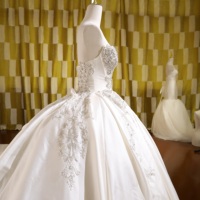 Robe de mariée sans manches 3706 en dentelle et satin, style corset, robe de mariée de luxe grande taille avec fleurs perlées, décolleté cœur, traîne chapelle
