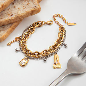 Pulsera de Acero Inoxidable Chapada en Oro de 18K con Circonita, Dos Tonos, Cierre de Corazón, Colgante de Cuchara, Tenedor y Llave - Product Image 3