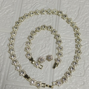 Collier Fleur Capsule Entièrement Sertie de Diamants, <span class=keywords><strong>Parure</strong></span> de Bijoux en Zircon Romantique et Luxueuse, Cadeau de Soirée Haut de Gamme - Product Image 1