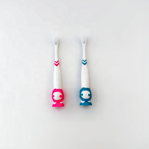 <span class=keywords><strong>Brosse</strong></span> <span class=keywords><strong>à</strong></span> <span class=keywords><strong>dents</strong></span> en nylon souple au charbon de bois Wisdom Baby avec poignée motif visage de fille pour usage domestique, production en gros - Product Image 1