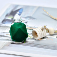 Nouveau design – Bouteille de parfum vide en velours rouge, bleu, vert, marron pour voiture, diffuseur à bâtonnets, vente chaude en usine avec bouchon à vis en bambou