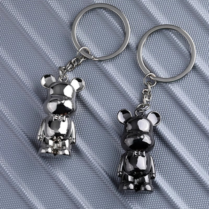 QYS Llavero Metálico 3D Oso Creativo con Mosquetón de Aleación y Logo Personalizado - Product Image 3