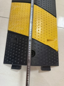 สิ่งกีดขวางความเร็วแบบพับได้ใหม่จากโรงงาน ขนาด 183 ซม. ทำจากยาง - Product Image 1