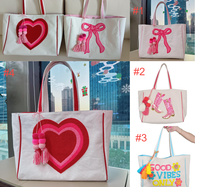 Sac fourre-tout en toile blanche avec broderie de bottes de cowboy à paillettes roses, sac à bandoulière, patch floral en chenille, sac de plage et de shopping