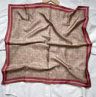 Direkter Fabrikpreis Maßgefertigter Satin Quadratischer Schal Glänzender Seidenähnlicher Bedruckter Bandana Großhandel für Einzelhandel Bekleidung Hari Schal