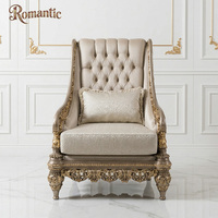 Ensemble de canapés classiques néoclassiques de luxe, sculptés à la main, en soie satinée dorée de Turquie, pour les salons de maisons de prestige