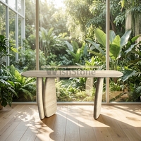 Table console en marbre naturel beige sable blanc, surface texturée rainurée polie, finition mate, pour entrée ou hall