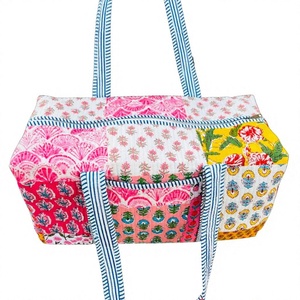 Bolsa de viaje grande de algodón para fin de semana, bolsa de lona de tela acolchada hecha a mano, bolsa de equipaje de mano con estampado de bloques, bolsos para mujer - Product Image 1