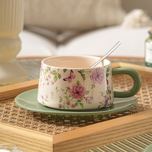 Tasses et soucoupes à café haut de gamme en gros de Chine, ensembles de tasses et soucoupes de style britannique, tasses à eau cadeaux et tasses de petit-déjeuner de luxe léger - Product Image 3