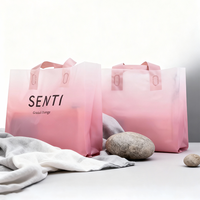 Sacs de transport en plastique PE semi-transparents rose ombré avec poignées à valve, emballage personnalisable pour vêtements et chaussettes
