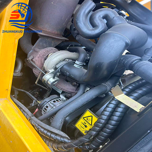 Chargeuse-pelleteuse JCB 4CX d'occasion, avec bras télescopique et cabine climatisée, idéale pour les travaux publics, l'entretien routier et les projets de terrassement - Product Image 5