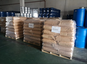 Polyéthylène glycol PEG 4000, polymère solide, fourni par l'usine, utilisé comme liant, lubrifiant et excipient dans de multiples industries - Product Image 4