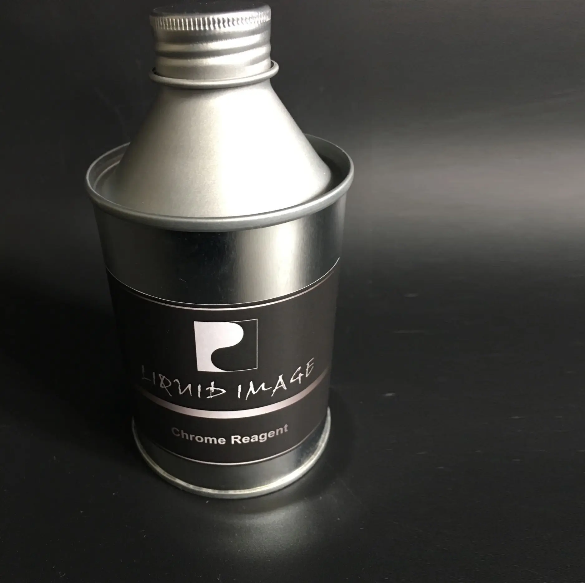 anti-yellowing agent for chrome spray plating silver mirror