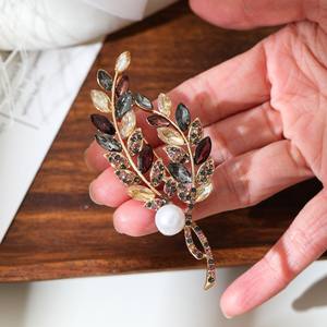 Broches de Cristal con Flores, Modernos y Elegantes, Botones de Diamantes de Imitación, Aleación Chapada en Oro, Personalizados, Unisex, para Uso Diario, Compromiso, Boda - Product Image 5