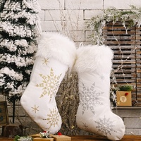 Décorations de Noël, chaussettes de Noël en velours brodées de flocons de neige perlés, fournitures cadeaux de Noël