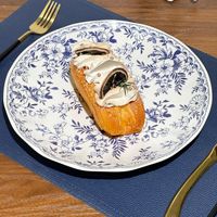 Assiette ronde en céramique bleue à fleurs de style britannique vintage, passe au lave-vaisselle et au micro-ondes, pour la décoration de la table à la maison