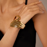 Bracelet géométrique électroplaqué à motif floral, élégant et haut de gamme, au design unique et tendance, pour femme