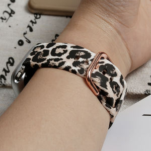 Bracelet de <span class=keywords><strong>montre</strong></span> de luxe en silicone personnalisé 20mm 22mm Impressions universelles pour Smartwatch Sport respirant pour hommes - Product Image 6