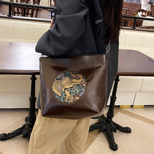 Carta padrão Shoulder Tote <span class=keywords><strong>Bag</strong></span> com Zipper Encerramento Preppy Estilo <span class=keywords><strong>Vintage</strong></span> Design Correntes Decoração Crossbody Carteira para Lady - Product Image 2