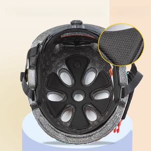 Casque pour enfants à motif floral pour le roller, le skateboard, la sécurité, casque de vélo d'équilibre simulé en une seule pièce - Product Image 4