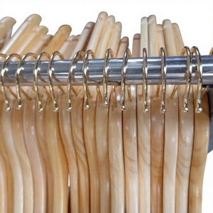 Cintres en bois de pin de qualité supérieure pour les magasins de mode et les boutiques de vêtements – Excellent choix pour les hôtels de luxe 2025 - Product Image 1