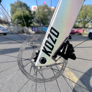 Bicicleta de Carretera KOZO de Fibra de Carbono Completa |   Frenos de Disco/Ejes Pasantes Compatibles con Grupo Electrónico Shimano 105 Di2 de 24 Velocidades, KOZO Sh - Product Image 4