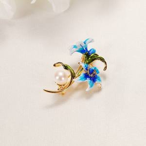 Broche de mode d'hiver, élégante, pour manteau ou costume, fleur plate de 8 mm, zircon atmosphérique, perle d'eau douce, cheongsam élégant - Product Image 3