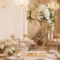 Support floral de mariage en métal doré incurvé Uvenue avec guirlande de cristaux, grand centre de table, porte-fleurs pour la décoration d'événements et de banquets