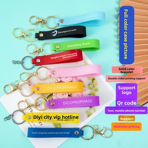 พวงกุญแจยางนิ่ม PVC สไตล์เกาหลีสุดสร้างสรรค์ พร้อมสายคล้องข้อมือแบบคู่  ตกแต่งด้วยโลโก้พิมพ์สกรีนตามสั่ง - Product Image 1