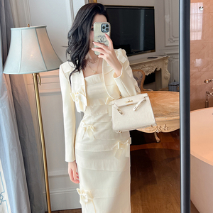 เสื้อคลุมสั้นทรงเข้ารูป แขนยาว จับจีบ แต่งโบว์ใหญ่ รุ่น ZYHT 10849 เสื้อผ้าผู้หญิง บลูเซอร์ครอป - Product Image 4