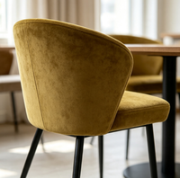 Chaise de salle à manger moderne en velours rembourrée, dossier incurvé, pieds en métal noir, chaise d'appoint de luxe pour la maison et les restaurants