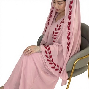 ชุดอาบายะห์ปักลายสีชมพูสุดหรูสำหรับผู้หญิง ชุดเดรสยาวแบบมุสลิมสุภาพเรียบร้อย พร้อมฮิญาบเข้าชุด ขายส่ง - Product Image 3