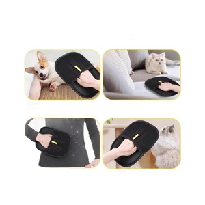 Gants de retrait des poils d'animaux, brosse ronde en polyester noir pour chats et petits chiens - Product Image 1