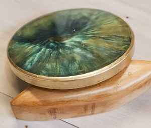 Ensemble de dessous-de-verre en résine de qualité supérieure, parfait pour protéger les meubles de la chaleur, des déversements et de l'humidité tout en rehaussant l'ambiance moderne de la maison - Product Image 4