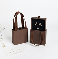 Boîte de rangement à bijoux rigide portable étanche en stock avec fermeture magnétique et poignée métallique pour bagues, boucles d'oreilles, montres et lunettes